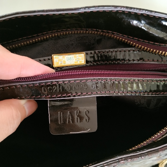 Daks Patent leather Handbag (With Code) - Picture 4 of 16